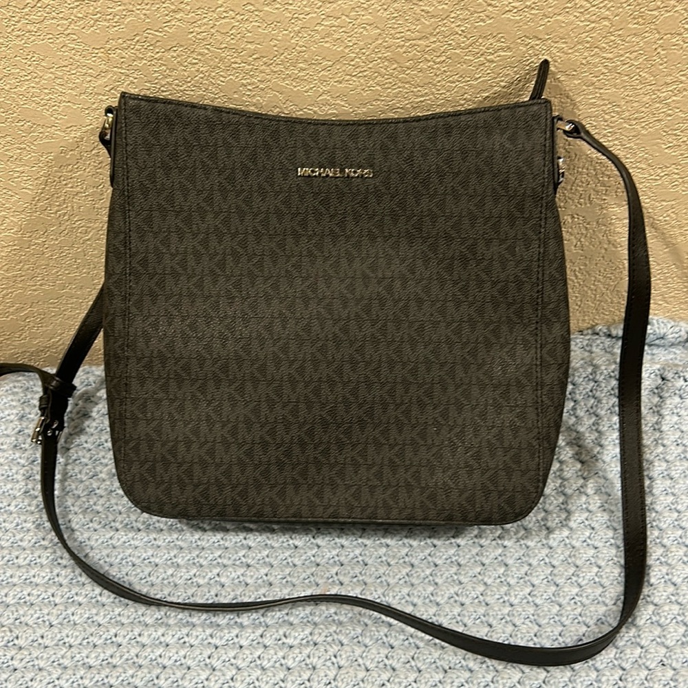 Michael Kors Purse in Excellent Condition- authentic Michael Kors store purchase